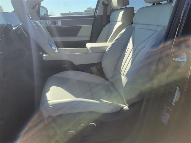 Photo of 2025 Green Hyundai SANTA FE