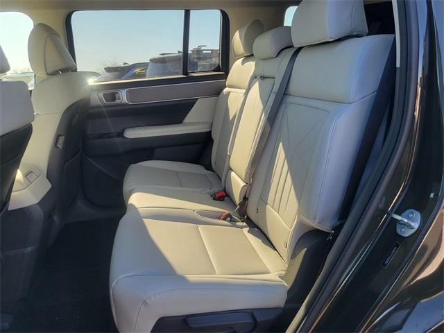 Photo of 2025 Green Hyundai SANTA FE