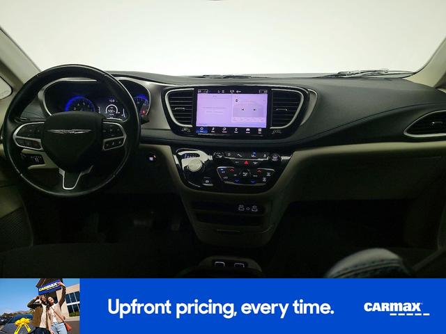 Photo of 2021 Gray Chrysler Pacifica