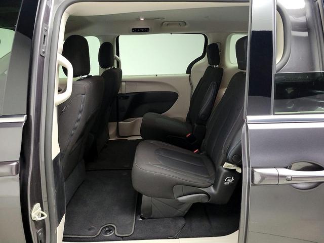 Photo of 2021 Gray Chrysler Pacifica