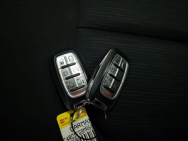 Photo of 2021 Gray Chrysler Pacifica