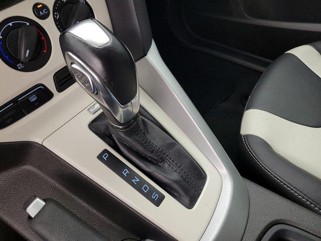 Photo of 2014 White Ford Focus