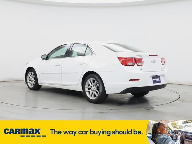 Photo of 2015 White Chevrolet Malibu