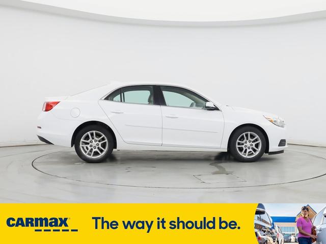 Photo of 2015 White Chevrolet Malibu