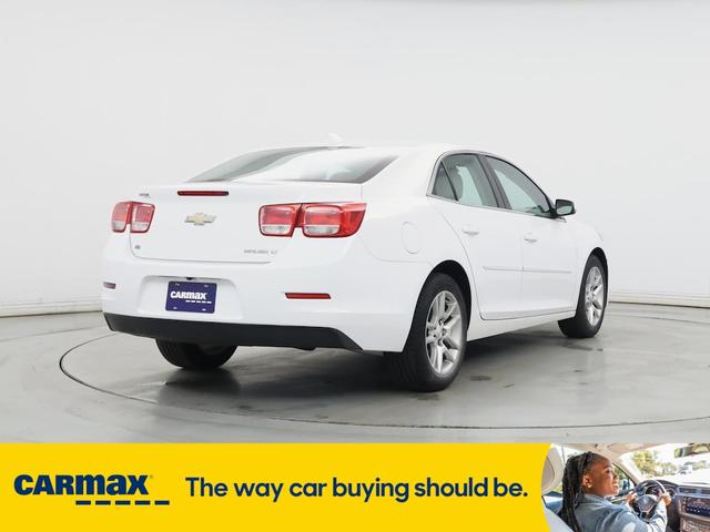 Photo of 2015 White Chevrolet Malibu