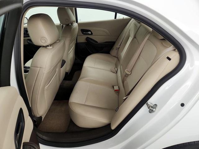 Photo of 2015 White Chevrolet Malibu