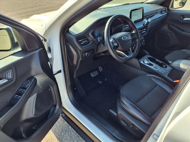 Photo of 2023 White Metallic Ford Escape