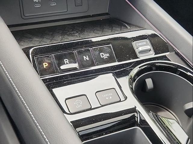 Photo of 2025 Everest White Pearl Tricoat/Super Black Nissan Murano