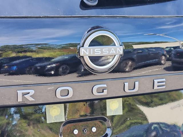 Photo of 2026 Super Black Nissan Rogue