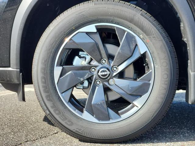 Photo of 2026 Super Black Nissan Rogue