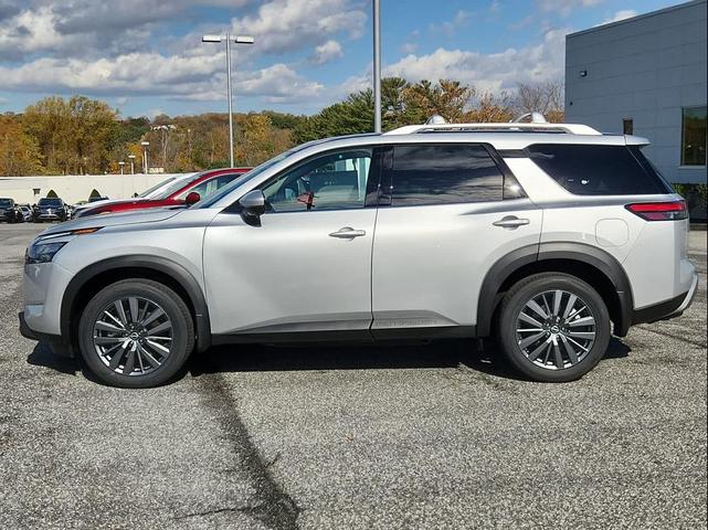 Photo of 2025 Brilliant Silver Metallic Nissan Pathfinder