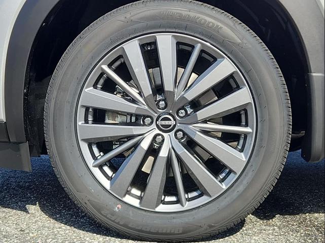 Photo of 2025 Brilliant Silver Metallic Nissan Pathfinder