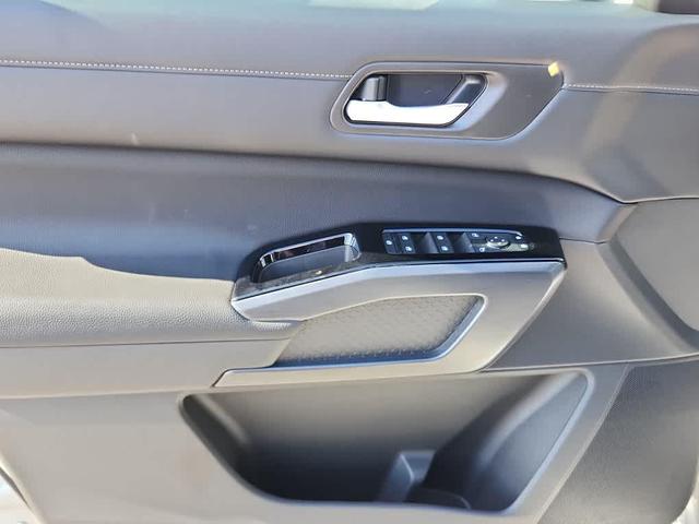Photo of 2025 Brilliant Silver Metallic Nissan Pathfinder