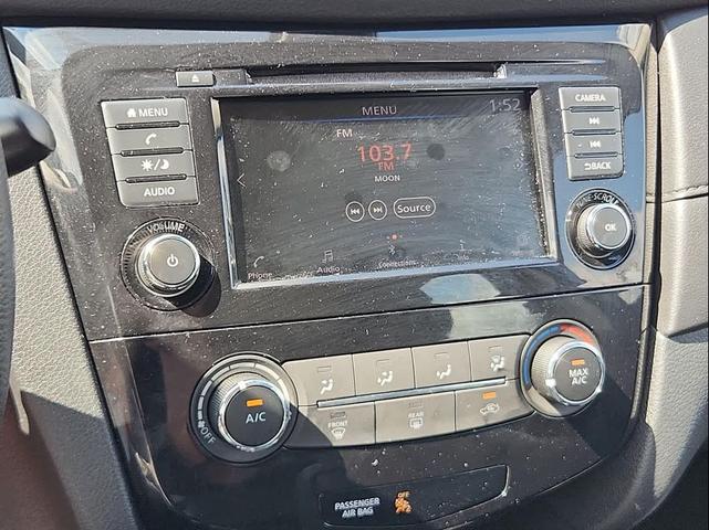 Photo of 2019 Magnetic Black Pearl Nissan Rogue