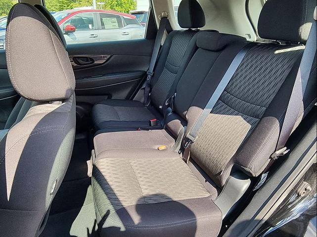 Photo of 2019 Magnetic Black Pearl Nissan Rogue