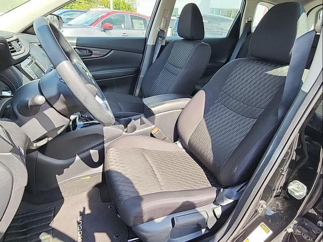 Photo of 2019 Magnetic Black Pearl Nissan Rogue