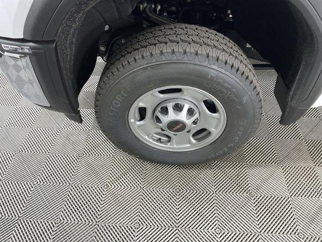 Photo of 2025 Summit White GMC Sierra 2500
