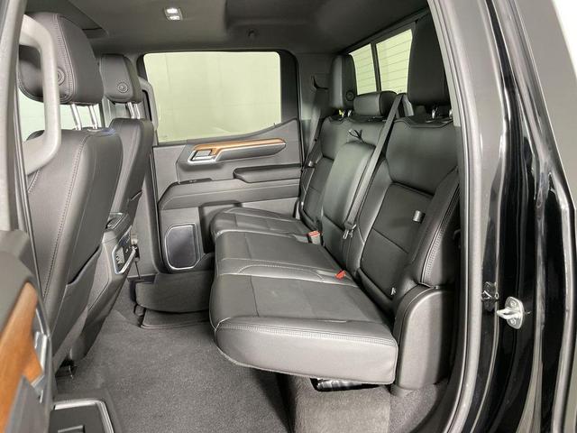 Photo of 2022 Onyx Black GMC Sierra 1500