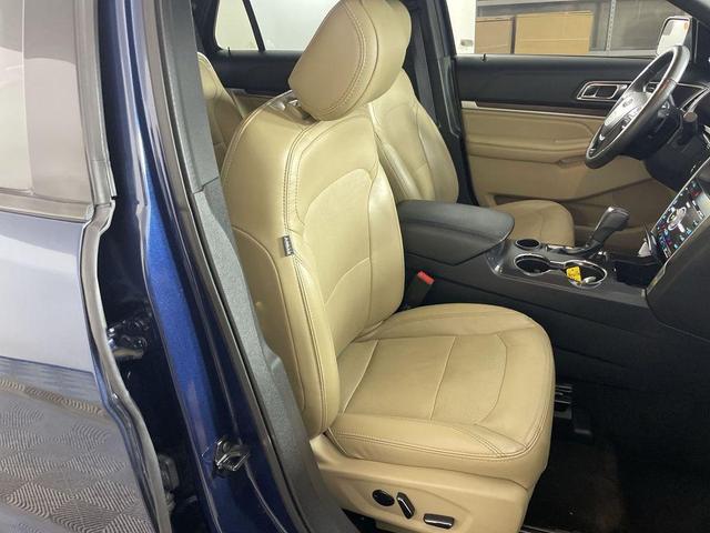 Photo of 2016 Blue Ford Explorer