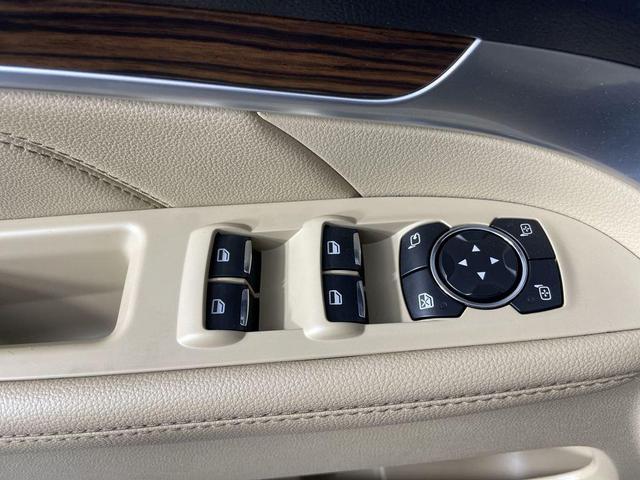 Photo of 2016 Blue Ford Explorer