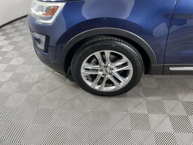 Photo of 2016 Blue Ford Explorer