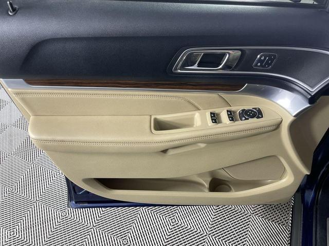 Photo of 2016 Blue Ford Explorer