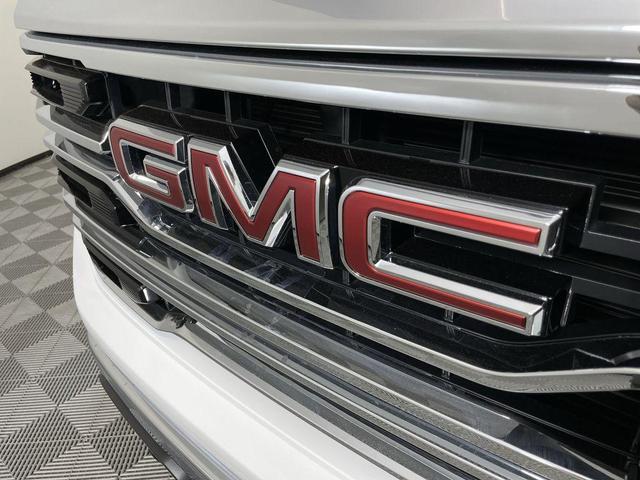 Photo of 2025 Summit White GMC Sierra 1500