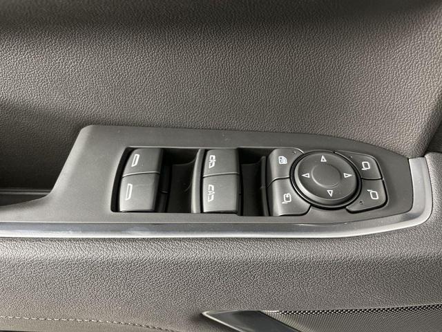 Photo of 2025 Summit White GMC Sierra 1500