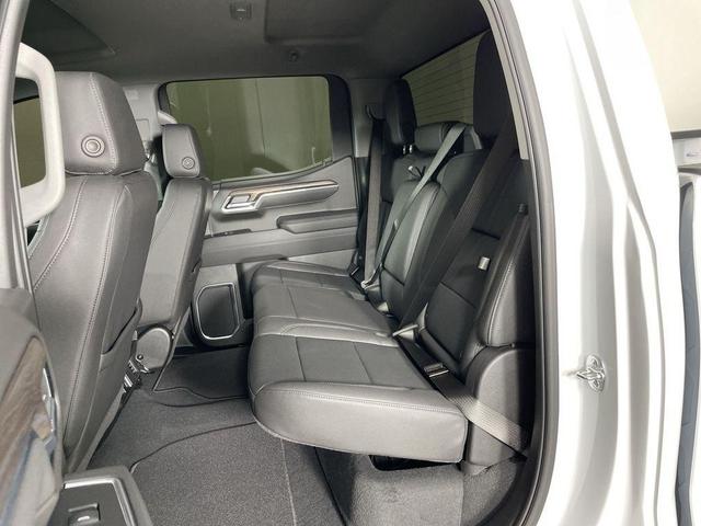 Photo of 2025 Summit White GMC Sierra 1500