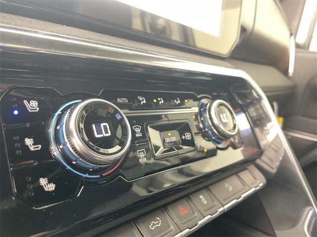 Photo of 2025 Summit White GMC Sierra 2500