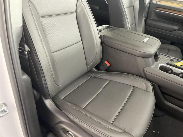 Photo of 2025 Summit White GMC Sierra 2500