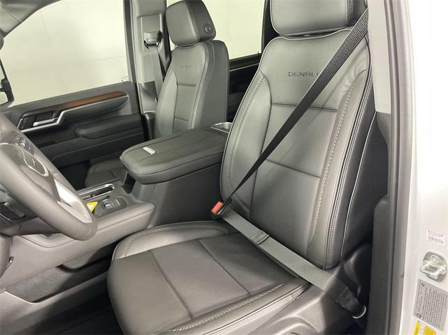 Photo of 2025 Summit White GMC Sierra 2500