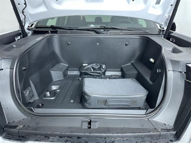 Photo of 2025 Summit White GMC Sierra EV