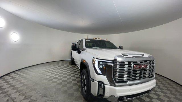 Photo of 2025 White Frost Tri-Coat GMC Sierra 2500