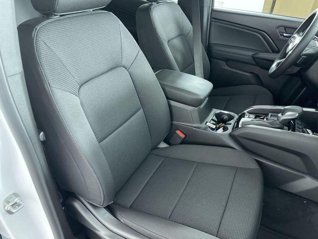 Photo of 2025 Summit White GMC Canyon