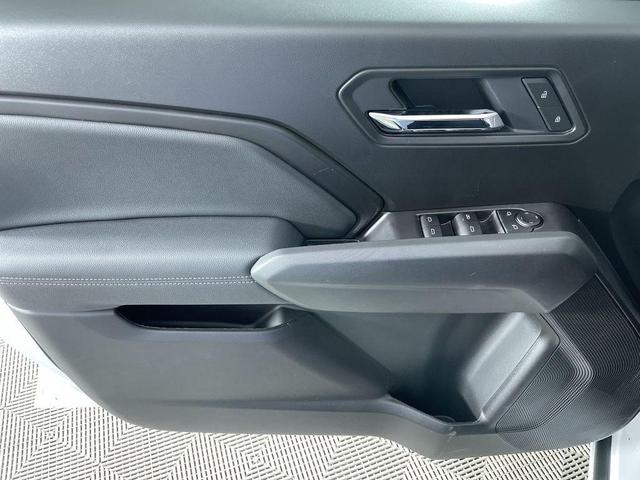 Photo of 2025 Summit White GMC Canyon