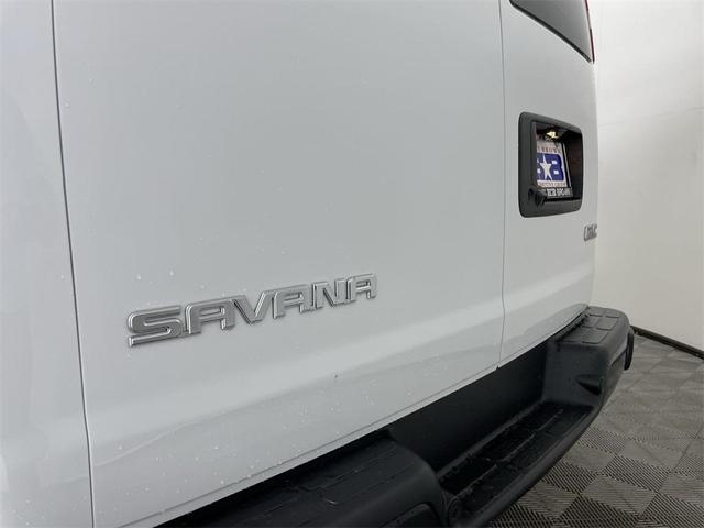 Photo of 2025 Summit White GMC Savana 2500