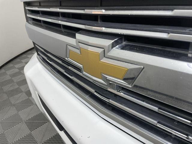 Photo of 2015 Summit White Chevrolet Silverado 3500