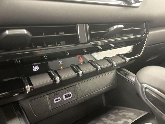Photo of 2024 Summit White GMC Canyon