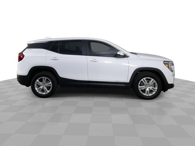 Photo of 2023 Summit White GMC Terrain