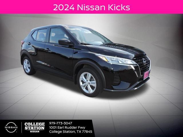 Photo of 2024 Super Black Nissan Kicks