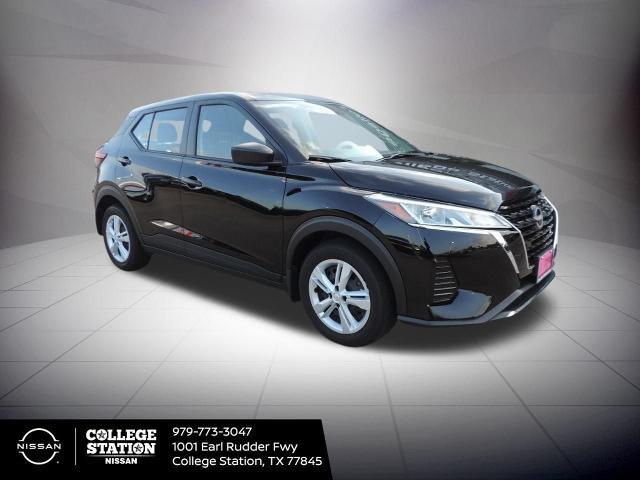 Photo of 2024 Super Black Nissan Kicks