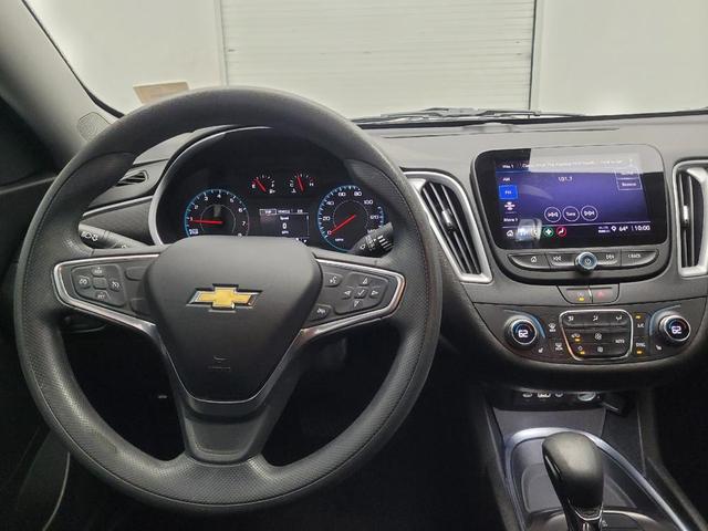 Photo of 2022 Silver Ice Metallic Chevrolet Malibu