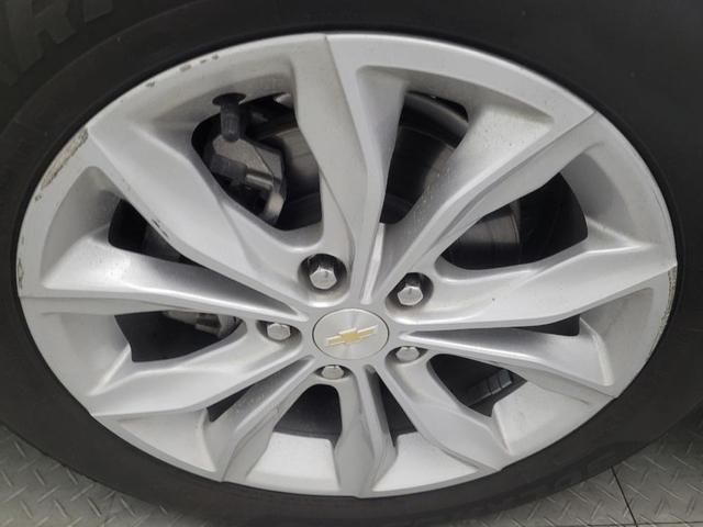Photo of 2022 Silver Ice Metallic Chevrolet Malibu