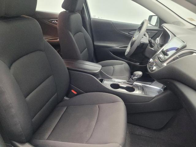 Photo of 2022 Silver Ice Metallic Chevrolet Malibu