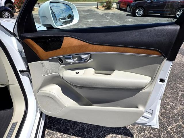 Photo of 2019 White Volvo XC90