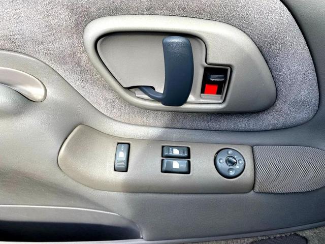 Photo of 1997 Silver GMC Yukon