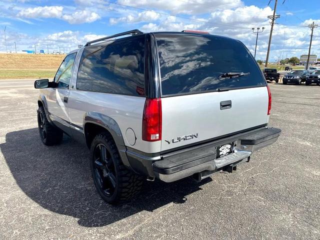 Photo of 1997 Silver GMC Yukon