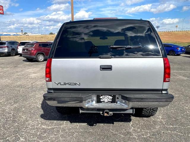 Photo of 1997 Silver GMC Yukon