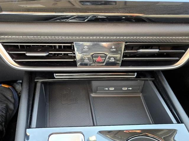Photo of 2024 Silver Volkswagen Atlas